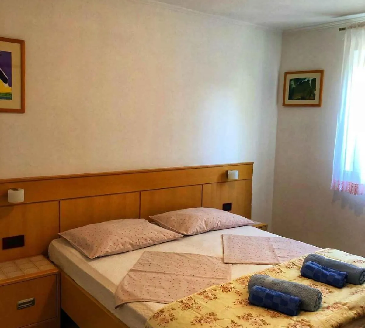 Apartments In Banjol/Insel Rab 16070